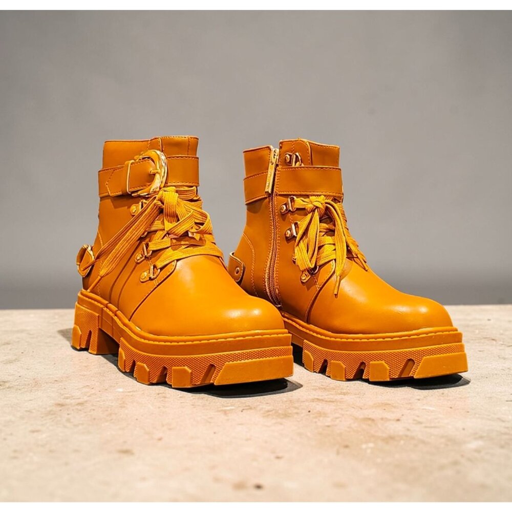 Chunky Tan Combat Boots With Buckles & Zipper Design For Women - Picture 6 of 9
